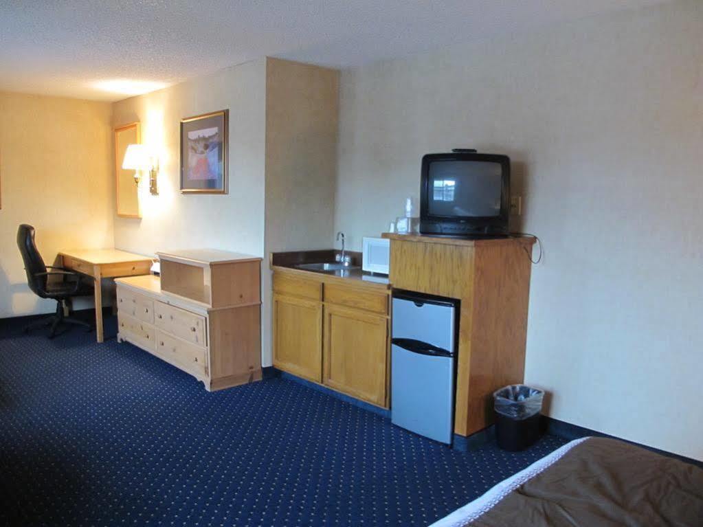 Econo Lodge Inn & Suites Central Medford Zewnętrze zdjęcie